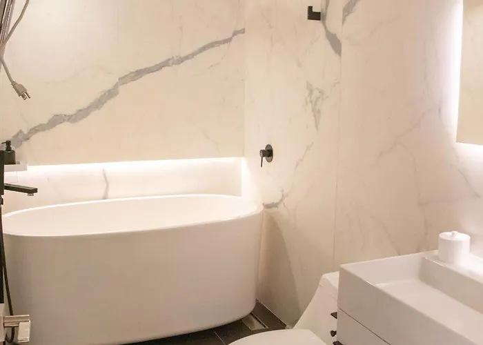 Elegant In The Heart Of Napoles Apartment